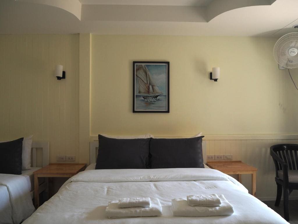 Triple Room with Pool View room - Image 3