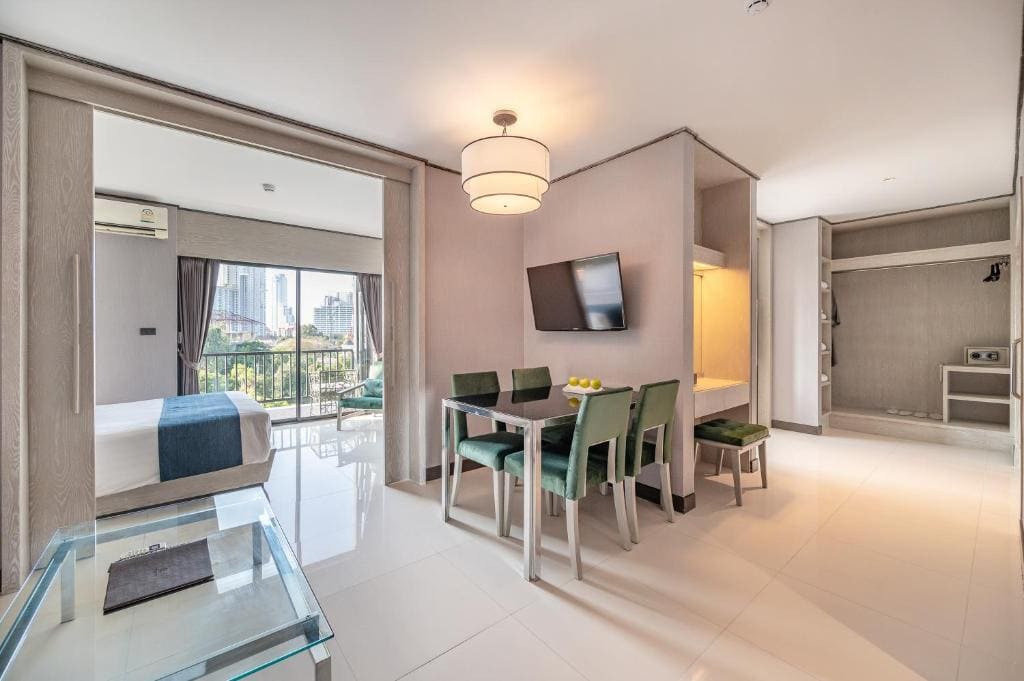 Family Two-Bedroom Suite room - Image 1