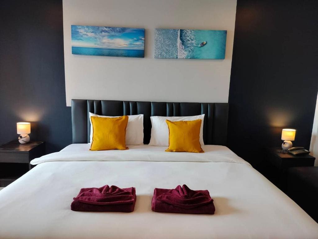 Deluxe King Room room - Image 3