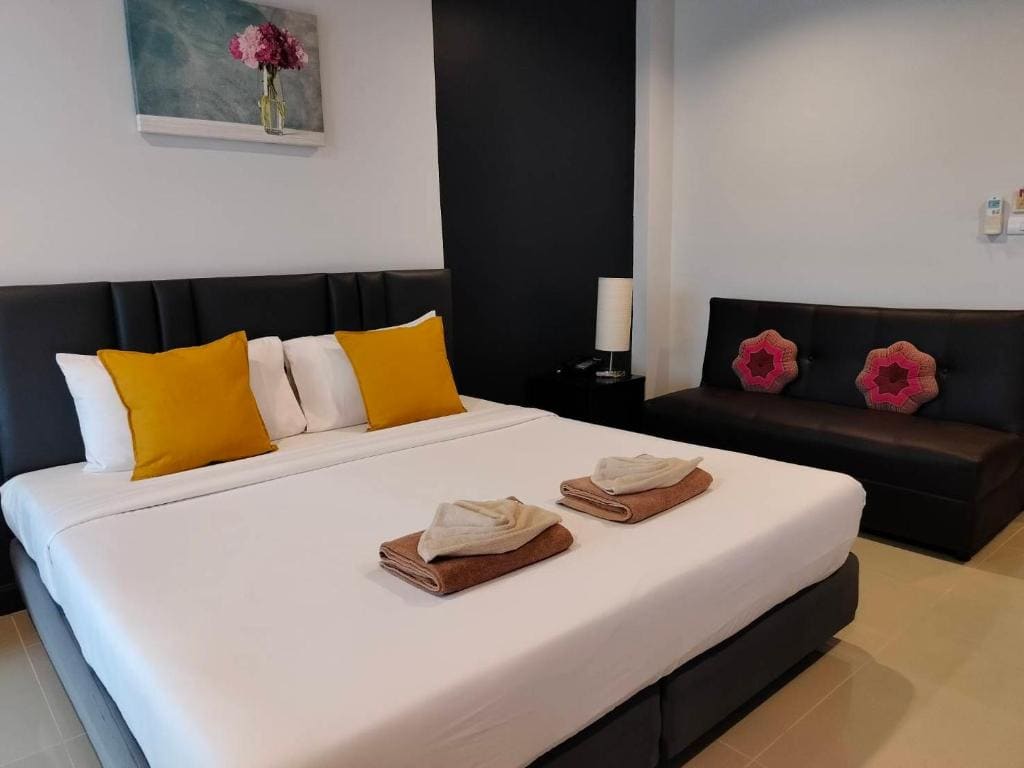 Deluxe King Room room - Image 2
