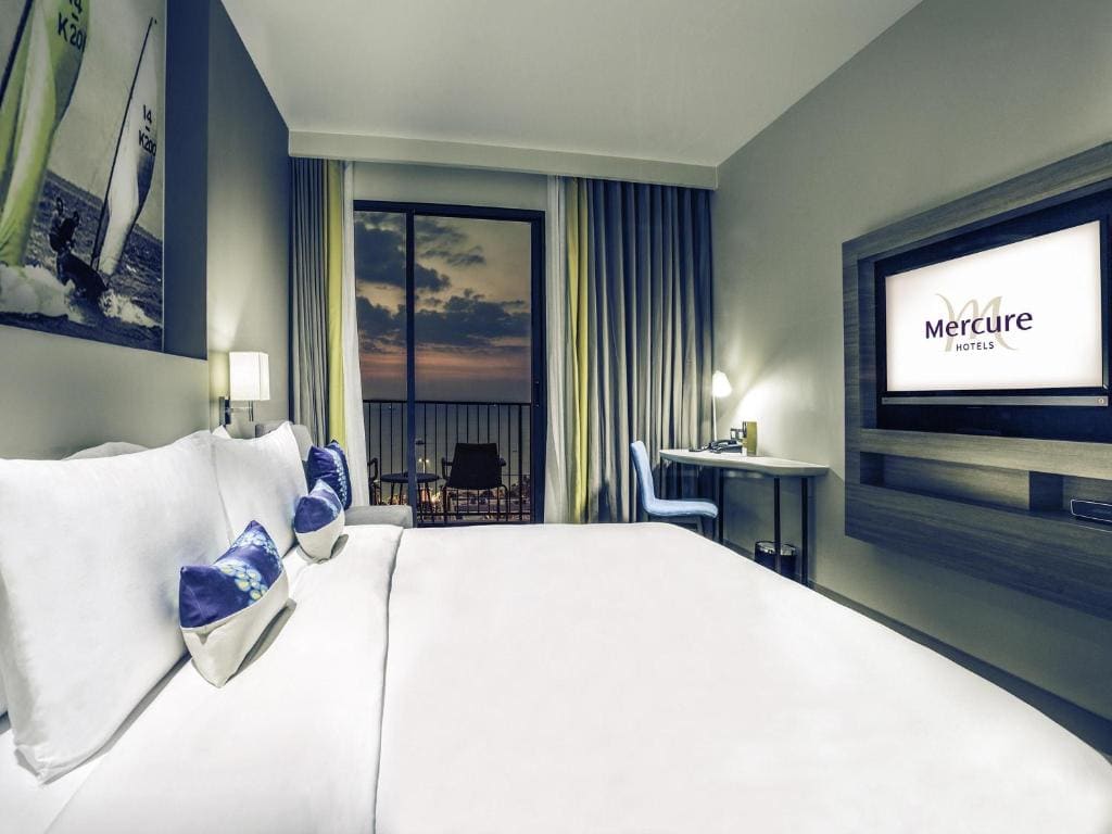 Deluxe King Room with Ocean View room - Image 3