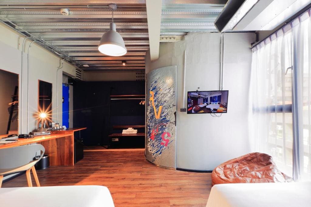 Superior Triple Room room - Image 3