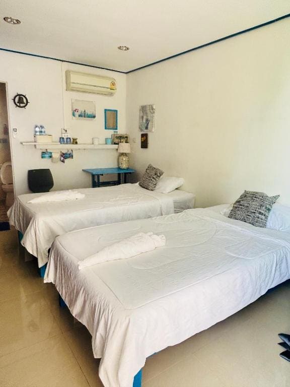 Economy Twin Room room - Image 1