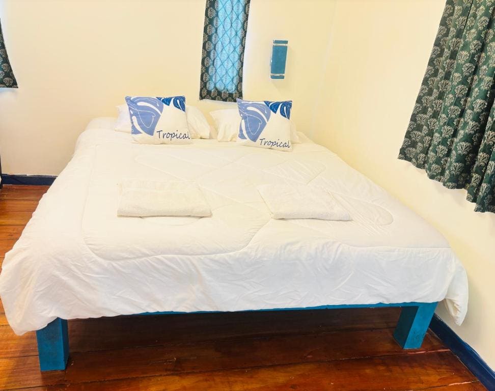 Family Room room - Image 3