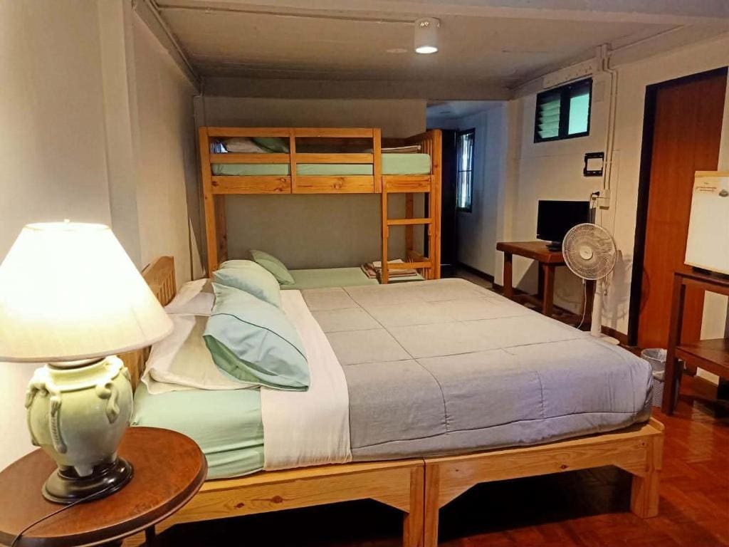 Standard Family Room room - Image 2
