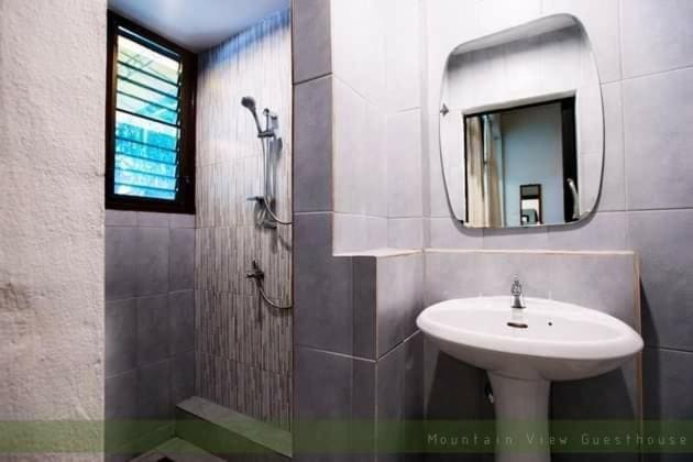 Triple Room with Private Bathroom room - Image 2