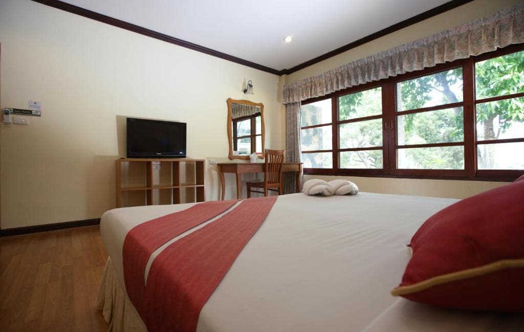 Deluxe House with Pool View room - Image 1