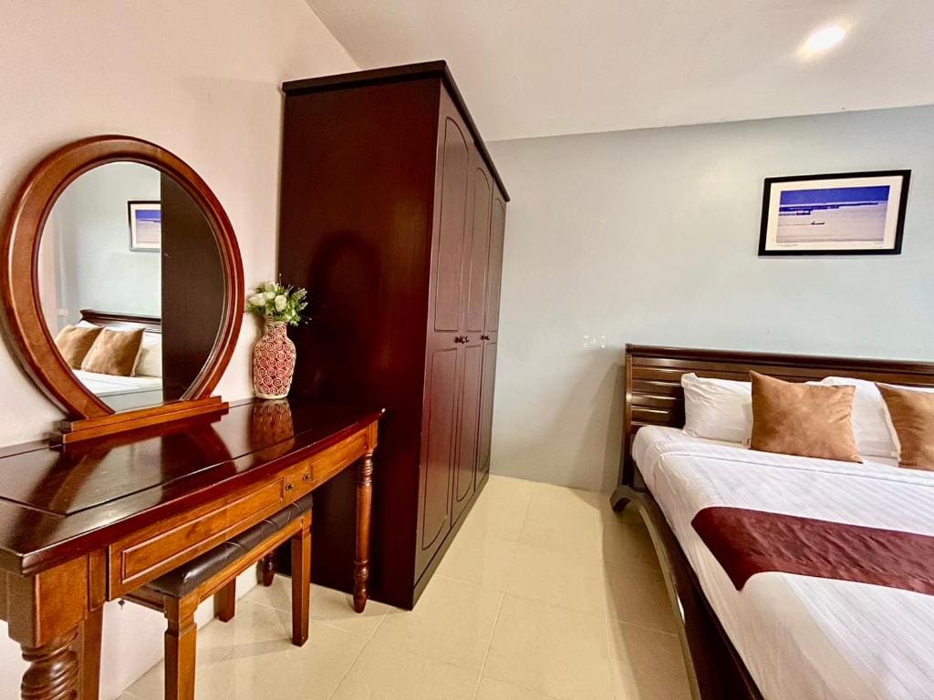 Queen Room with Balcony room - Image 1