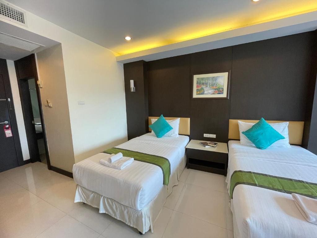 Deluxe Twin Room room - Image 1