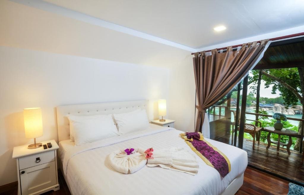 Two-Bedroom Suite with Sea View room - Image 3