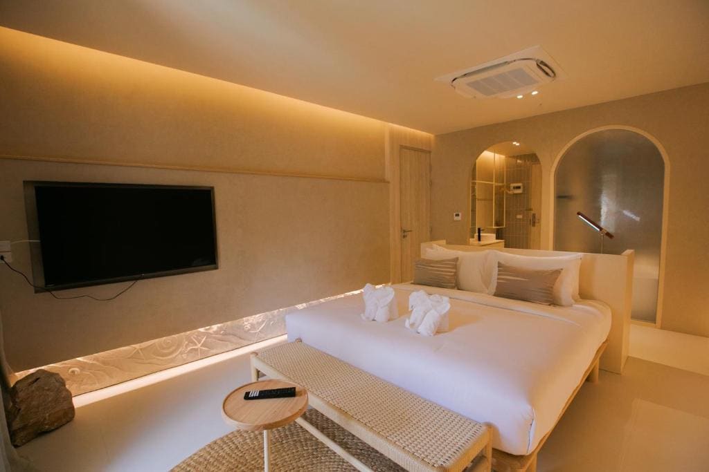 Deluxe King Room room - Image 1