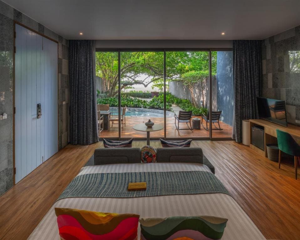 Grand Beachfront Pool Villa room - Image 2