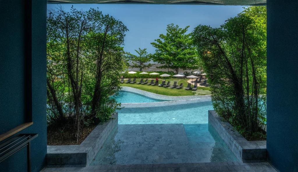 Deluxe Pool Access Sea View room - Image 2