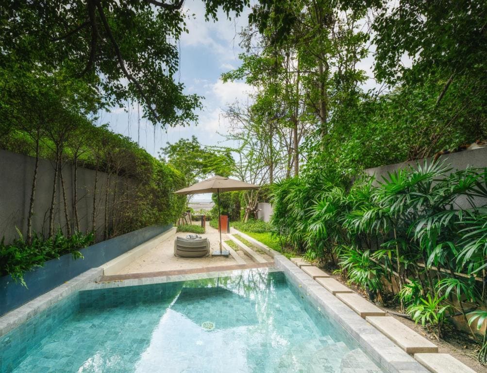 Beachfront Pool Villa room - Image 2
