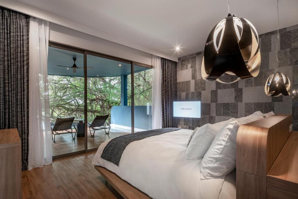 Banyan Pool Villa room - Image 3