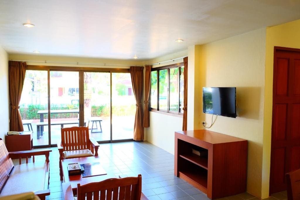 Bungalow with Pool View room - Image 2