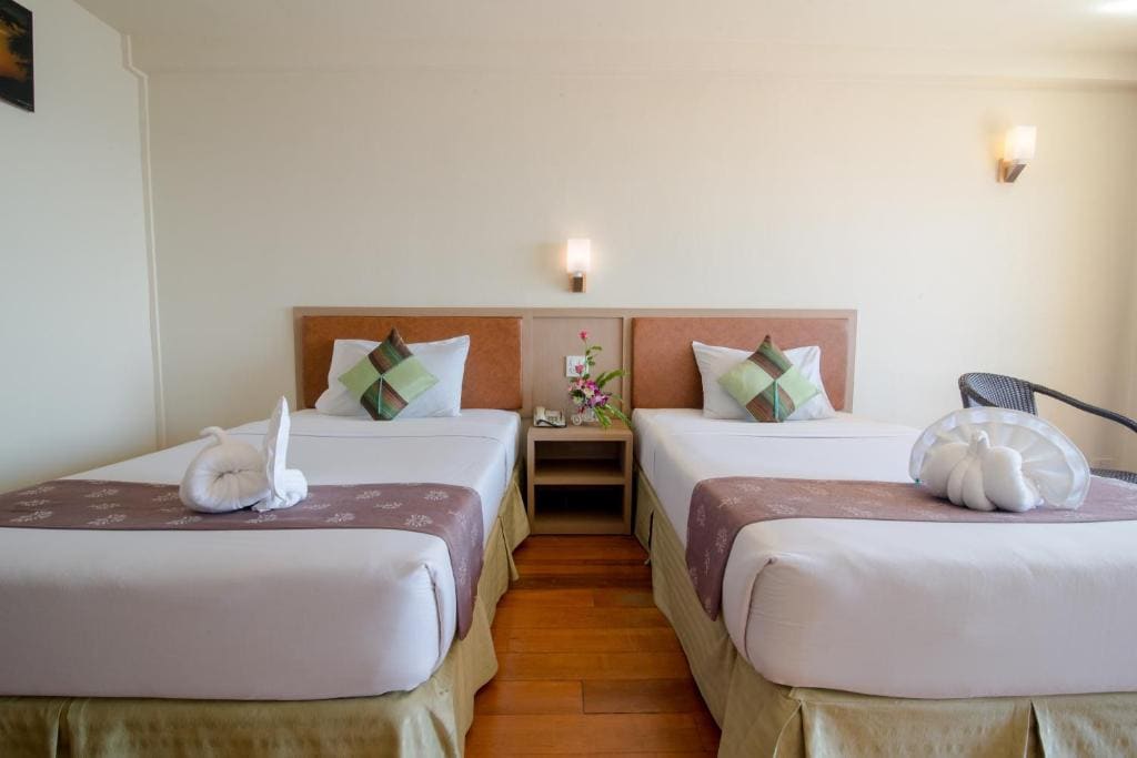 Deluxe Twin Room room - Image 1