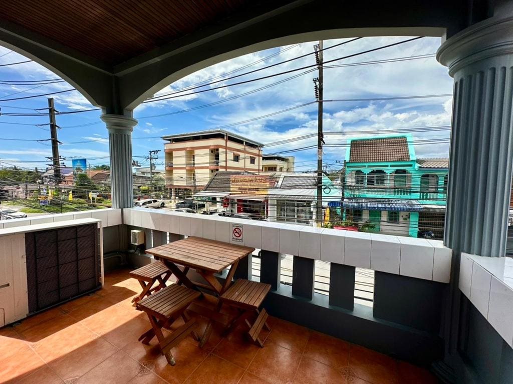Superior Twin Room with City View room - Image 3