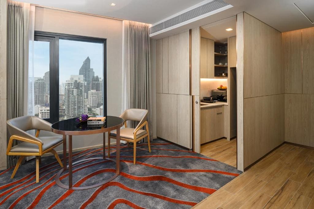 Premier Corner Plus King Room room - Image 3