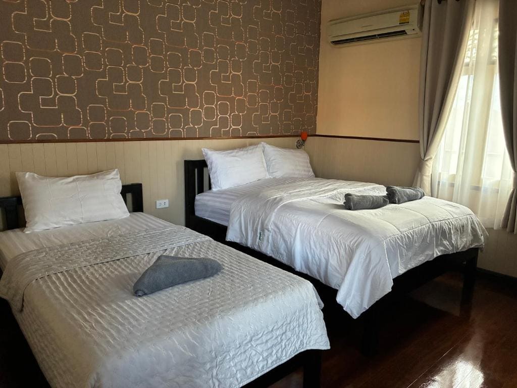 Double Room with Private Bathroom room - Image 3