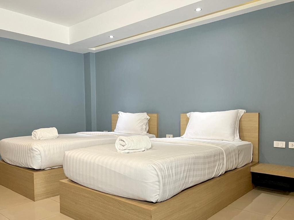 Superior Twin Room room - Image 3