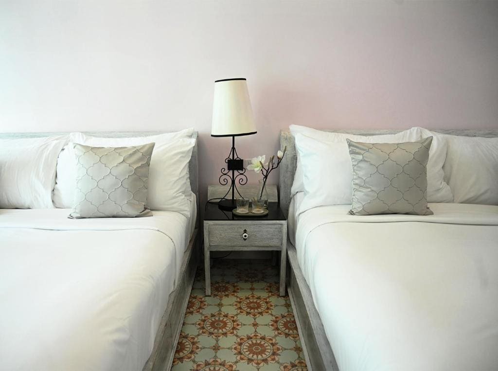 Deluxe Queen Twin Bed with Pool View room - Image 3