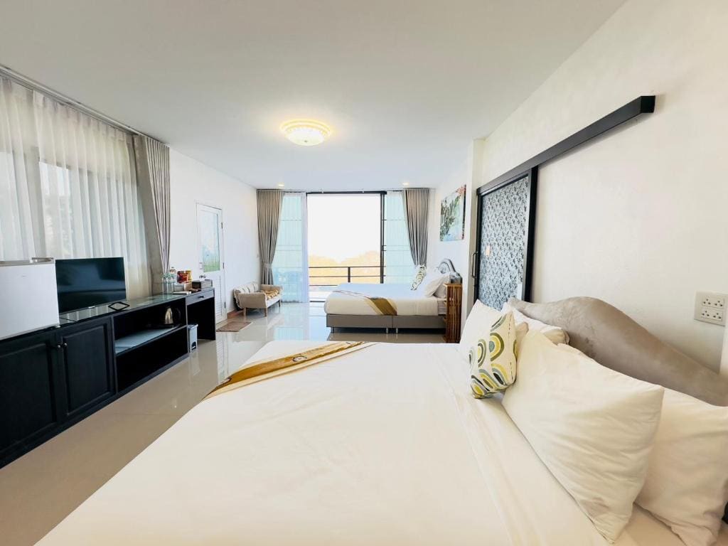 Superior Quadruple Room room - Image 1