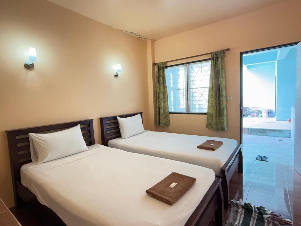 Budget Twin Room room - Image 2