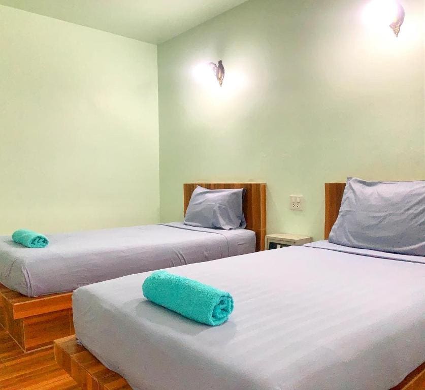 Standard Twin Room with Fan room - Image 3
