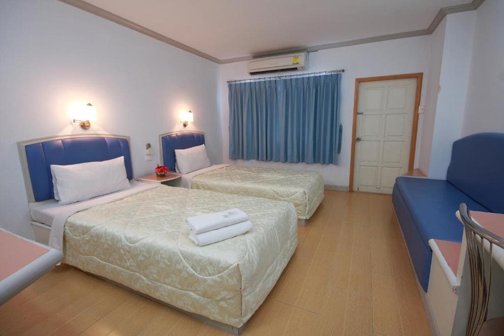 Standard Twin Room room - Image 3