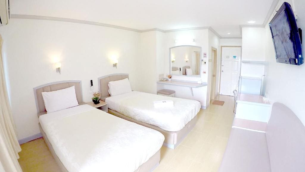 Standard Twin Room room - Image 2