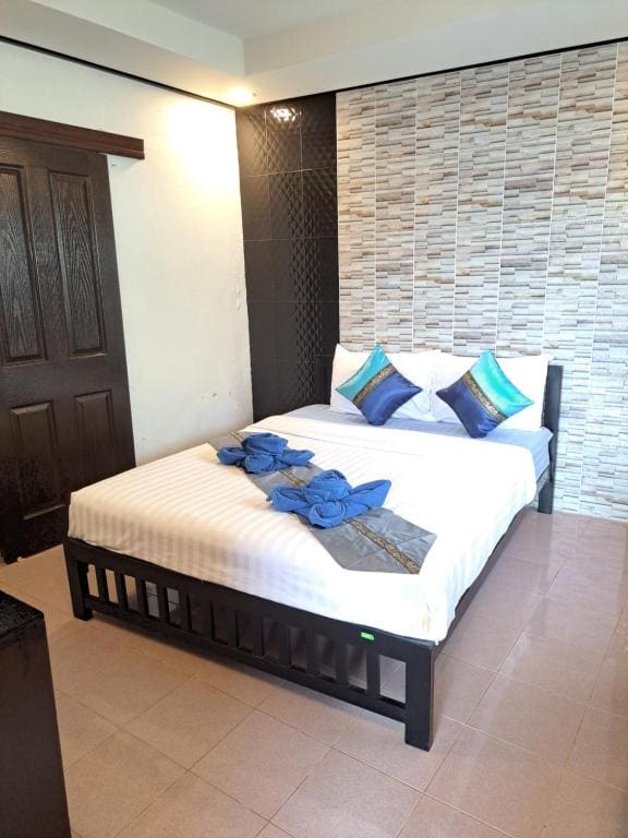 Family Room room - Image 1