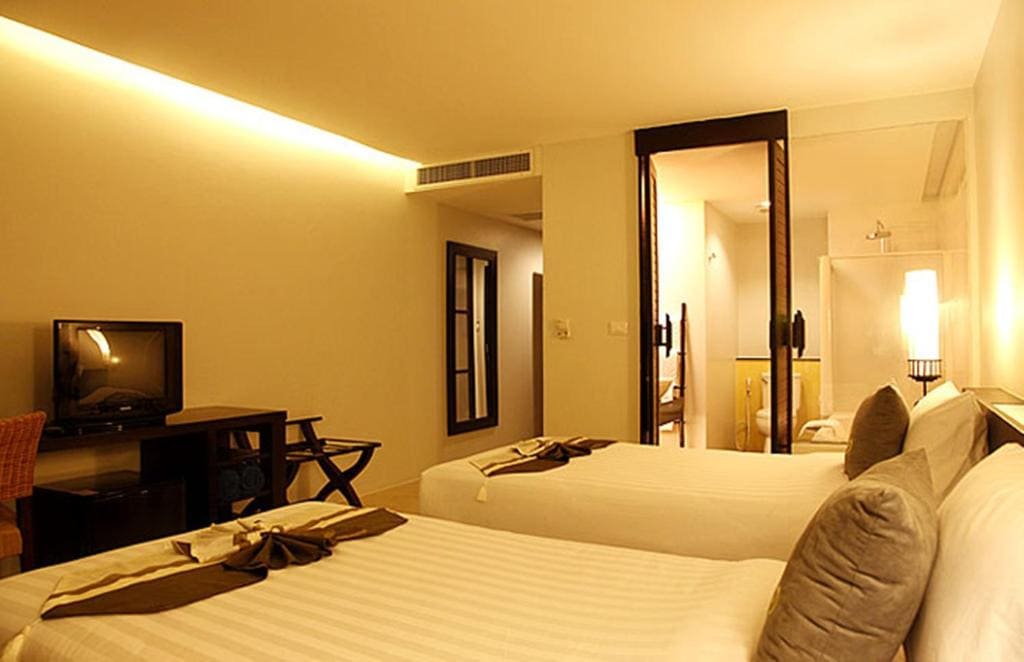 Deluxe Double or Twin Room with Pool View room - Image 1