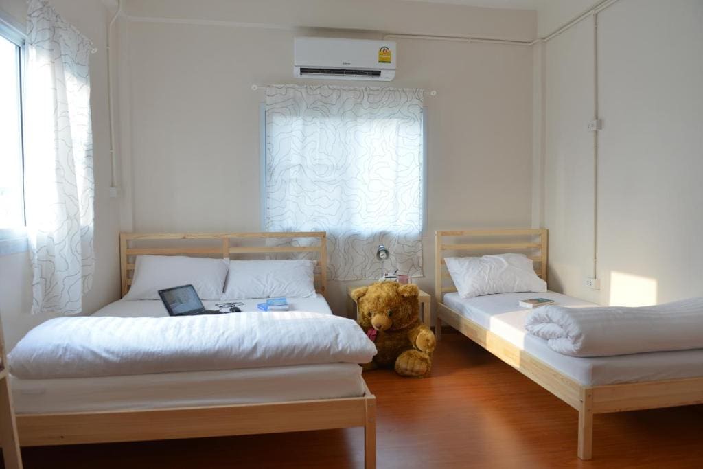Family Room with Private Bathroom room - Image 2