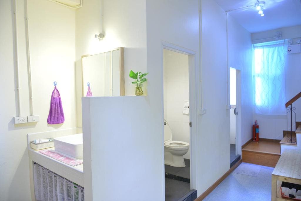 Twin Room with Shared Bathroom room - Image 1