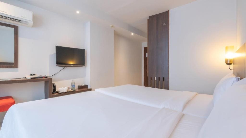 Superior Twin Room room - Image 2