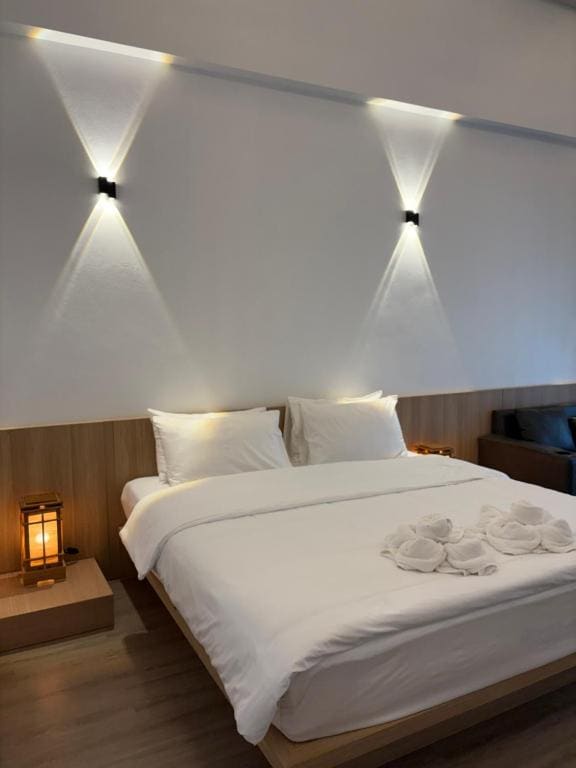 Deluxe King Room room - Image 2