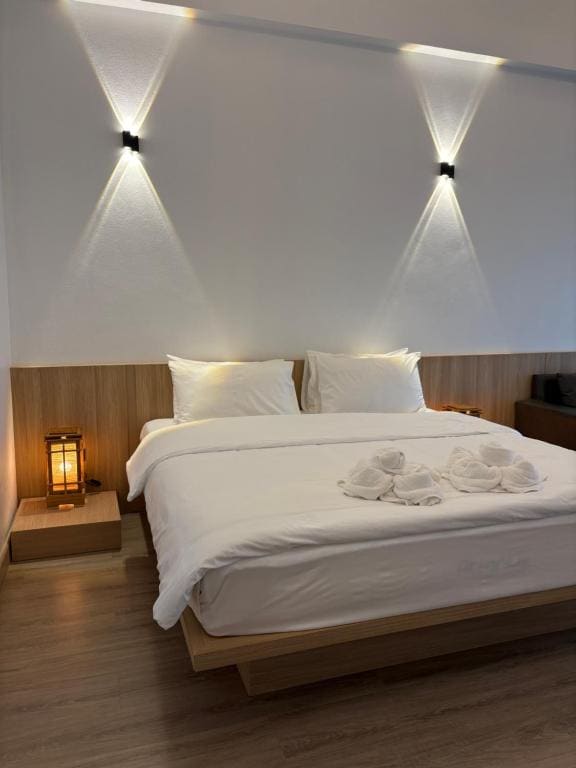 Deluxe King Room room - Image 1