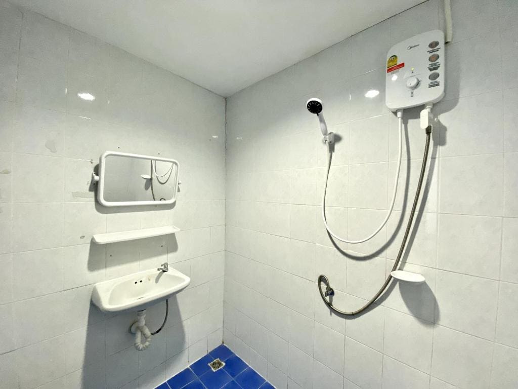 Superior Triple Room room - Image 3
