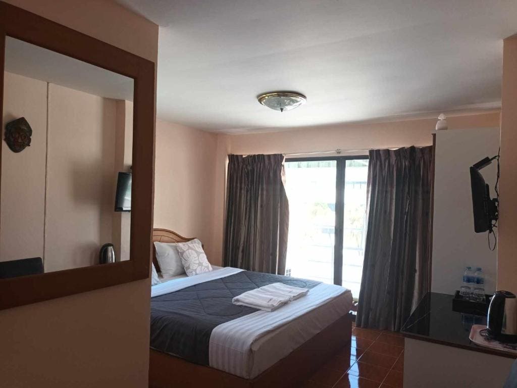 Deluxe Double Room with Balcony and Sea View room - Image 3