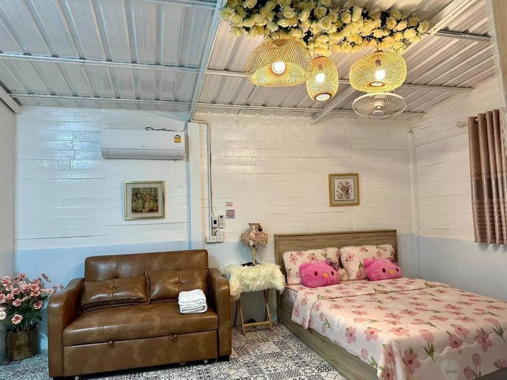 Standard Family Room room - Image 3