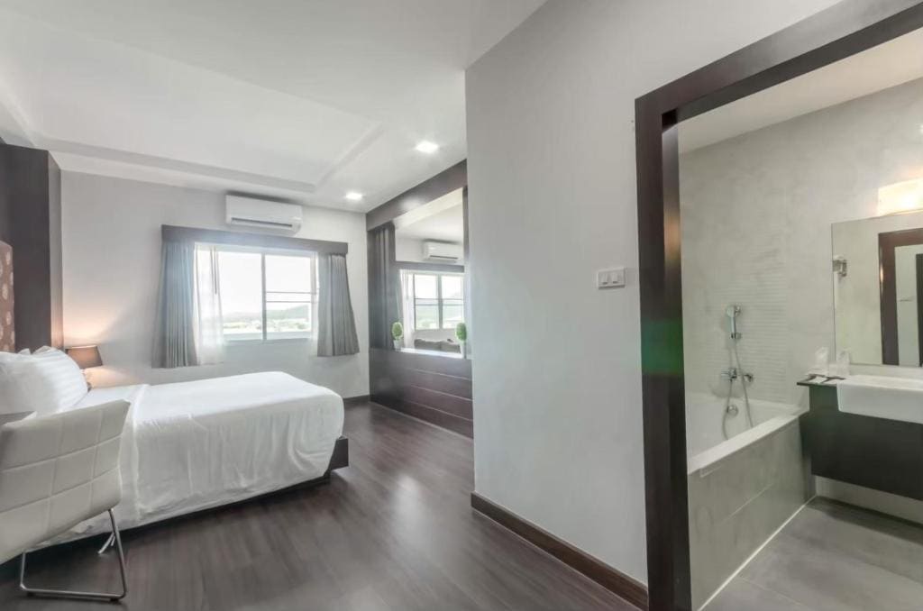 Premier Double Room room - Image 3