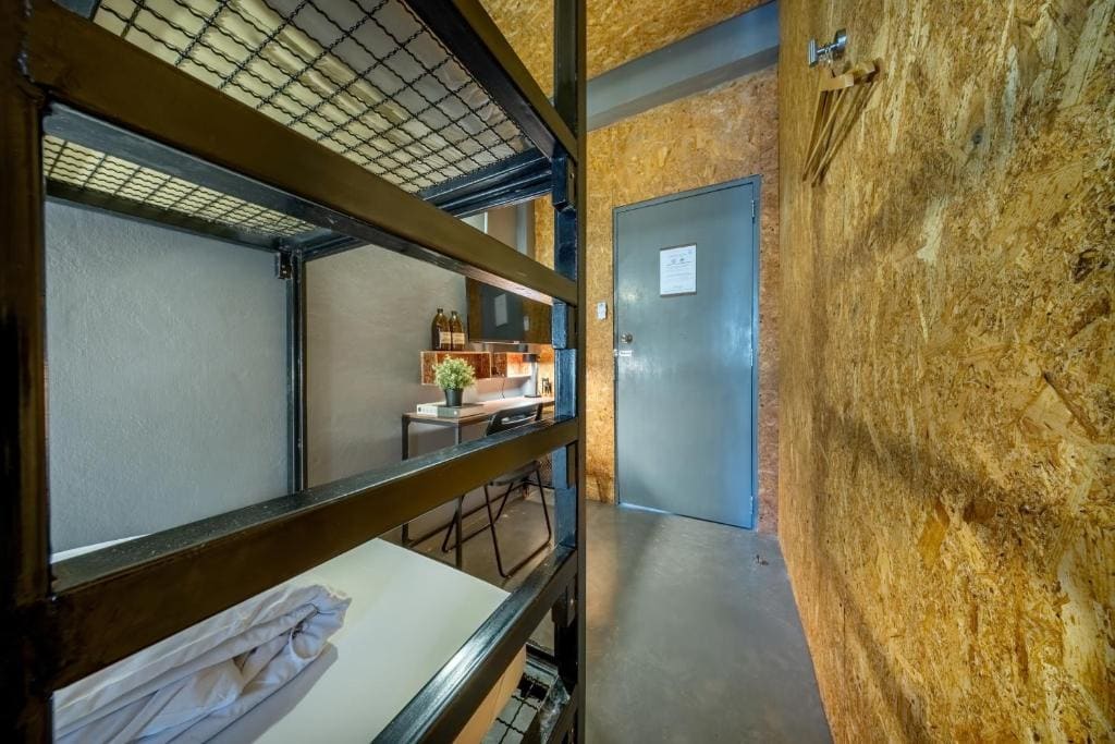 Bunk Bed in Mixed Dormitory Room room - Image 3