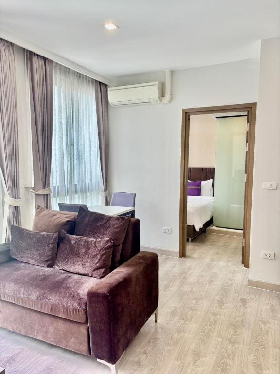 Superior Triple with Pool View room - Image 2