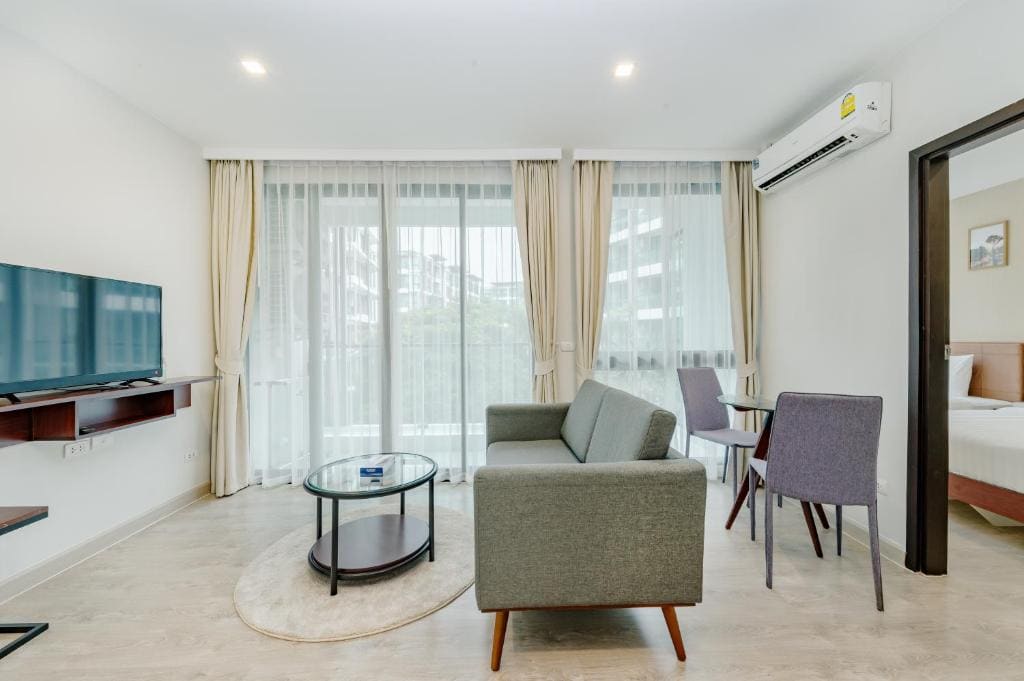 Superior Twin with Pool View room - Image 2