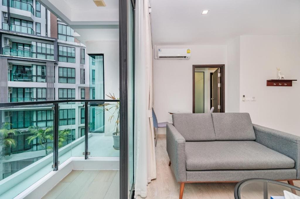 Superior Twin with Pool View room - Image 3