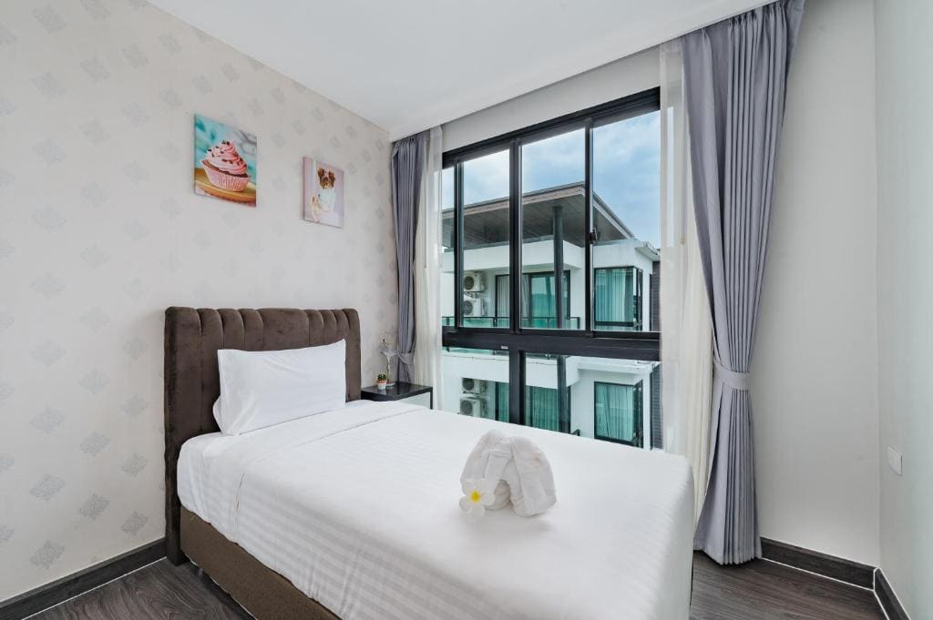 2 Bedroom Suite with Pool View room - Image 2