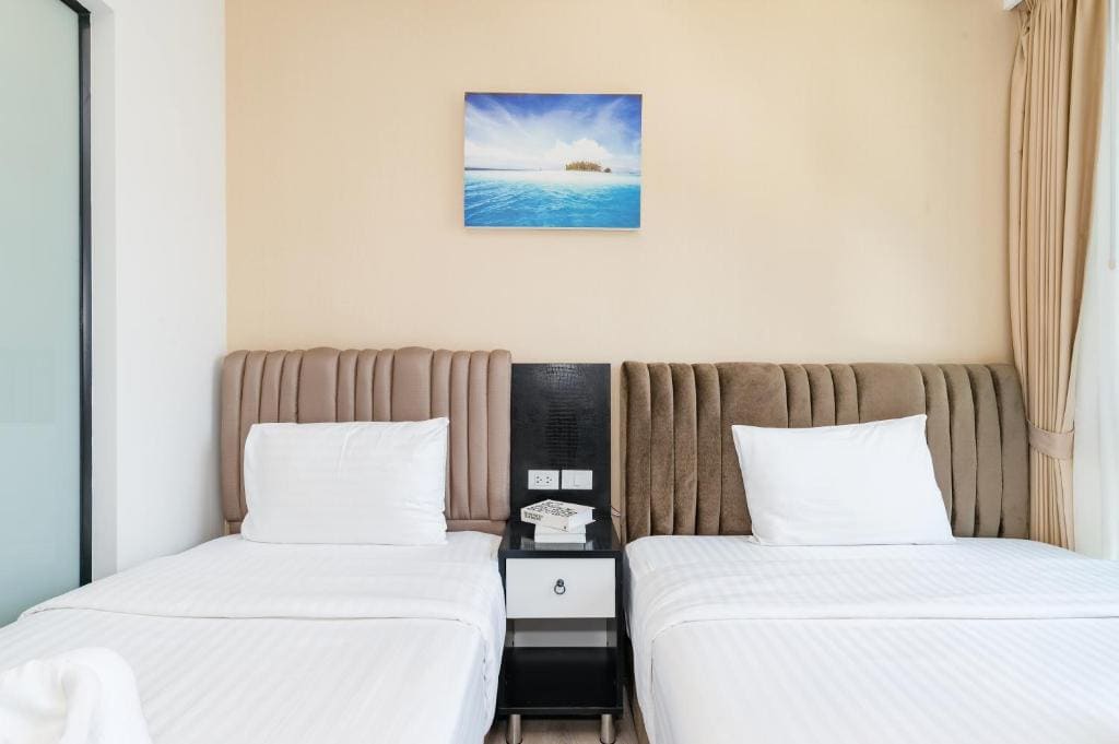 Studio Room, Triple with Pool View room - Image 1