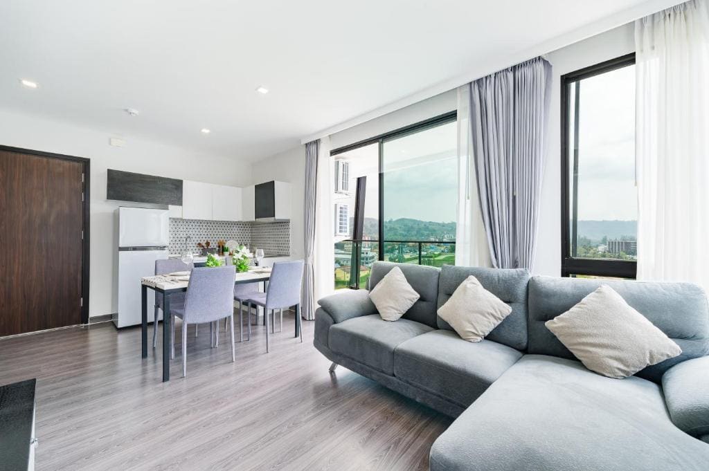 2 Bedroom Suite with Pool View room - Image 3