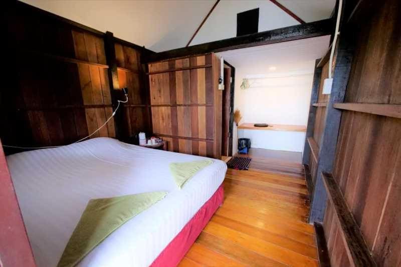 Bungalow - Water Front room - Image 1